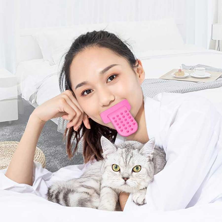 Zungenbürste zum Katzenlecken