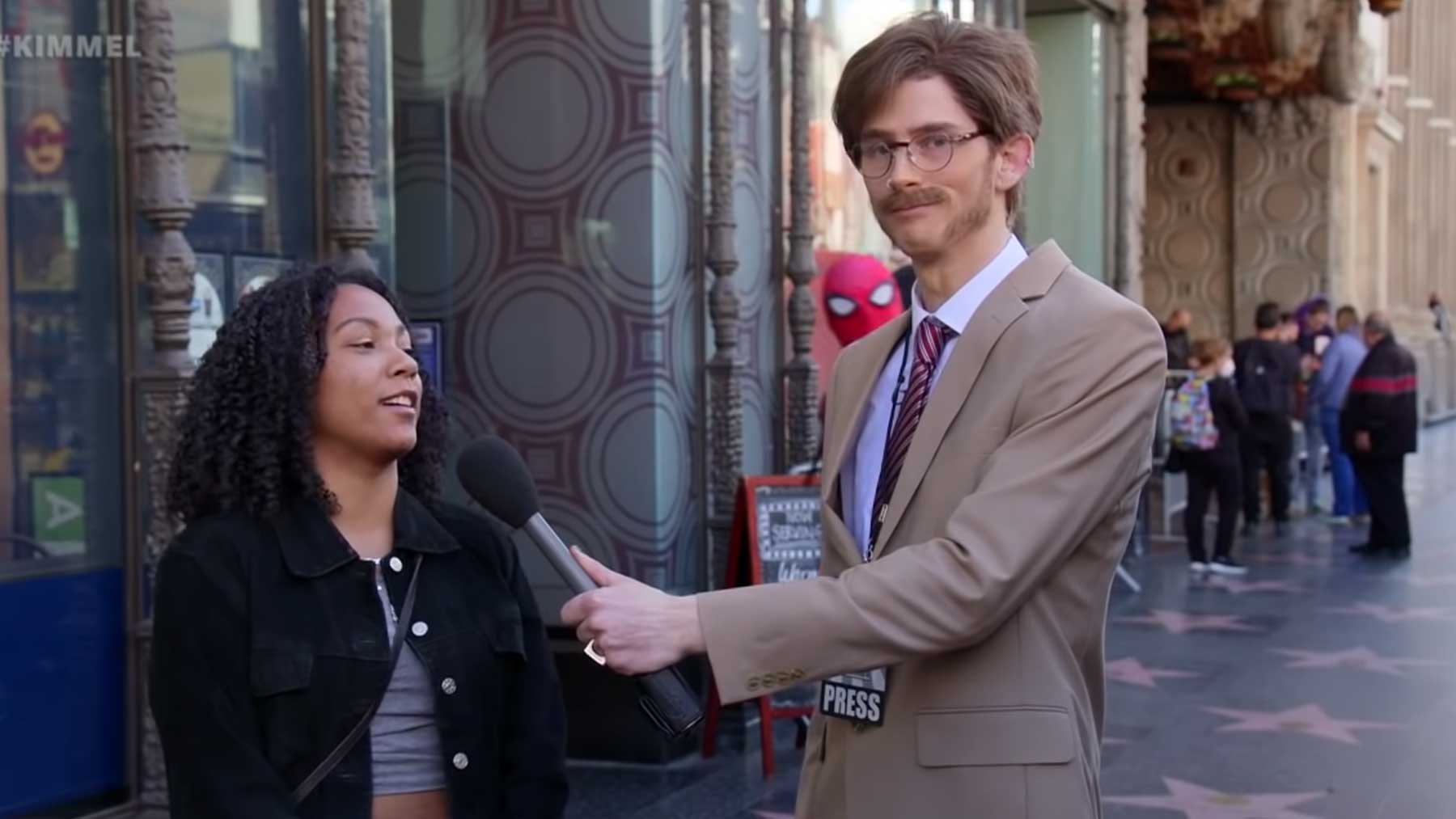 Machine Gun Kelly befragt Leute zu Machine Gun Kelly