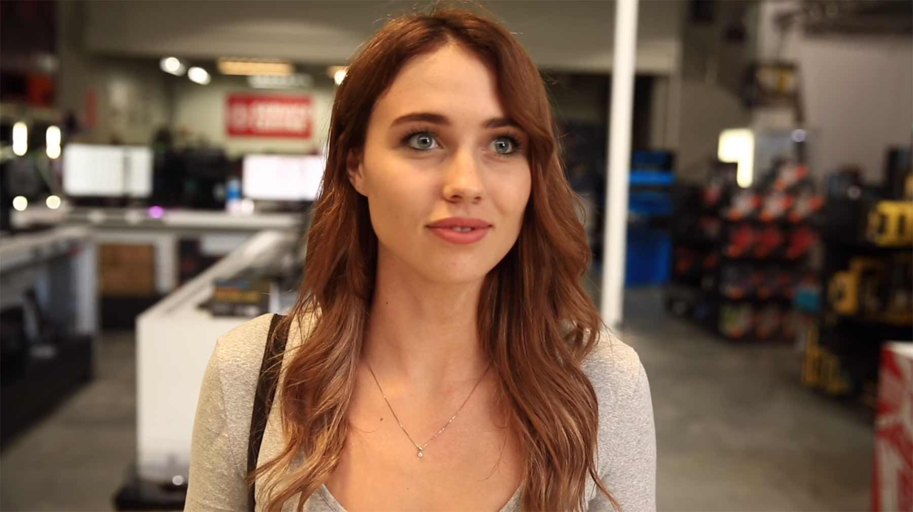 Sketch: Ultrahübsche Kundin