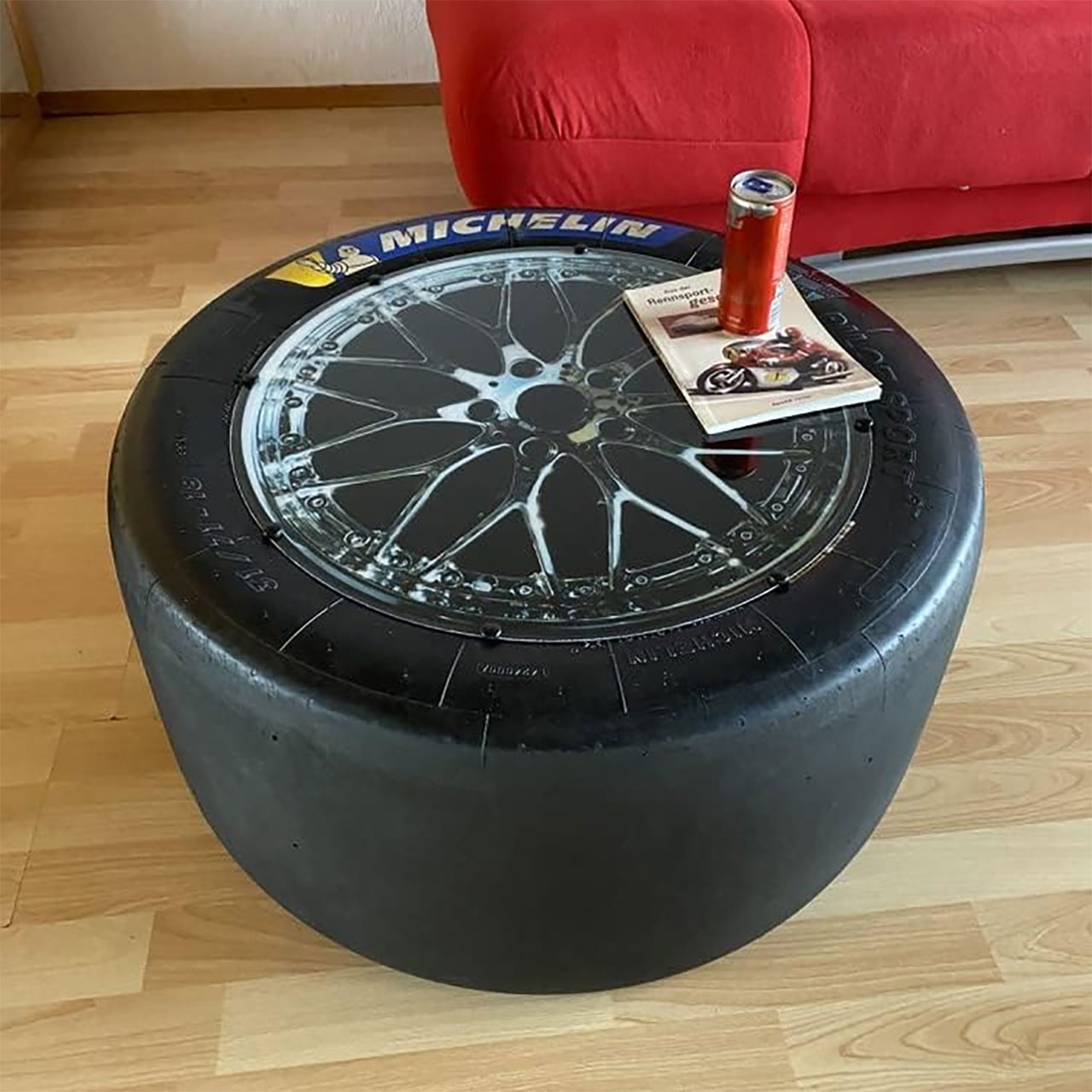 Rennreifen-Tisch (aus DTM & Co.)